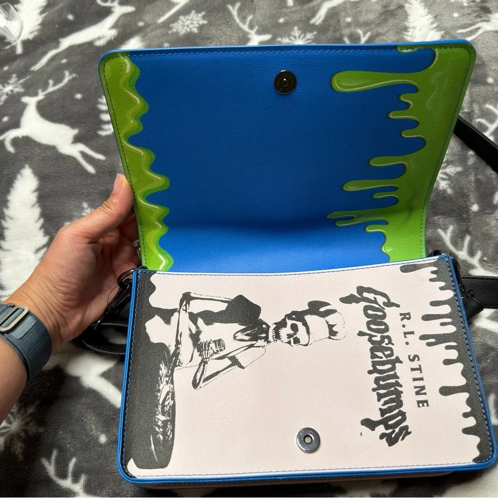 Loungefly Goosebumps Say Cheese And Die! Book Crossbody Bag - Picture 4 of 7